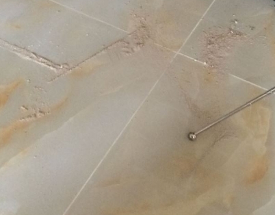 六枝特瓷砖空鼓维修公司分享粘合剂选择不当在瓷砖铺贴过程中可能导致以下问题