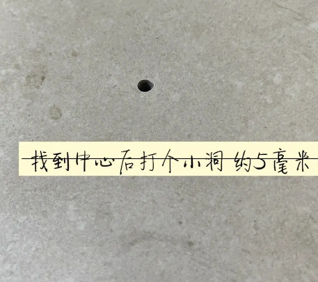 六枝特瓷砖空鼓维修公司专业解答在瓷砖铺贴过程中，如果砂料搅拌不均匀，将会带来以下问题